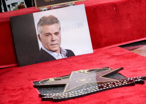 Голливудский актер получил посмертную звезду на "Аллее славы"