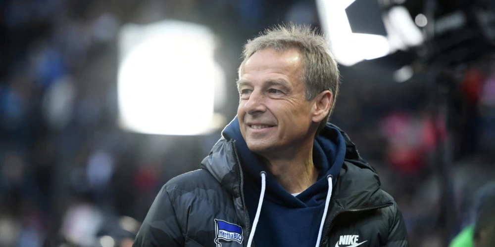 Klinsmans kļūst par Dienvidkorejas izlases galveno treneri; Trusjē vadīs vjetnamiešus