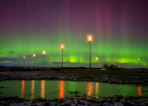 FOTO: Naktī Latvijas debesis izkrāsojusi ziemeļblāzma, to varētu redzēt arī šonakt!