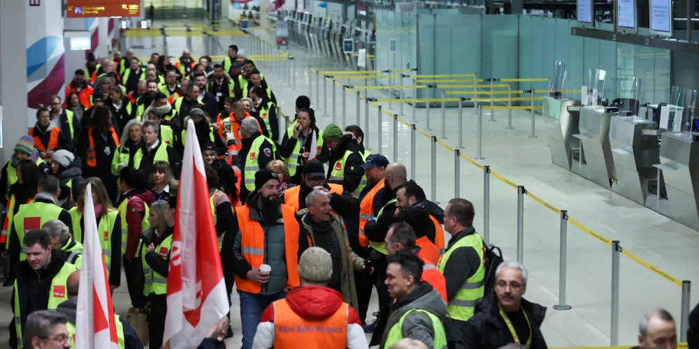 Streikus organizē arodbiedrības "Verdi" un "Komba", cenšoties panākt darbinieku algu palielināšanu.