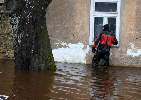 Plūdi Jēkabpilī, kur ūdens līmenis Daugavā 14. janvāra rītā sasniedzis 8,92 metrus.