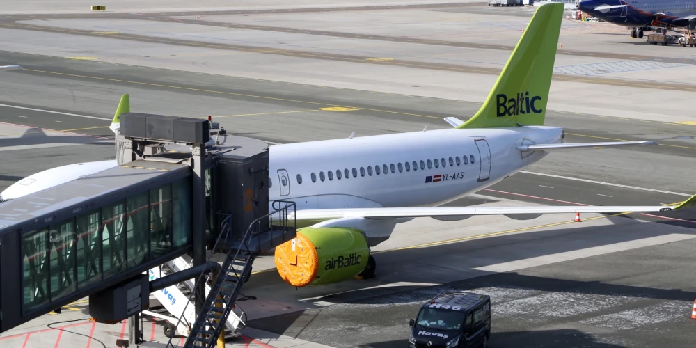 FOTO: "airBaltic" pasažieri kļuvuši par lieciniekiem neticamam skatam