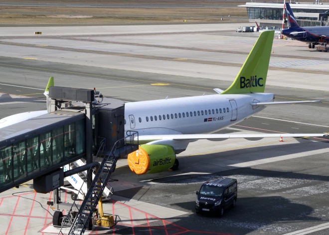 FOTO: "airBaltic" pasažieri kļuvuši par lieciniekiem neticamam skatam