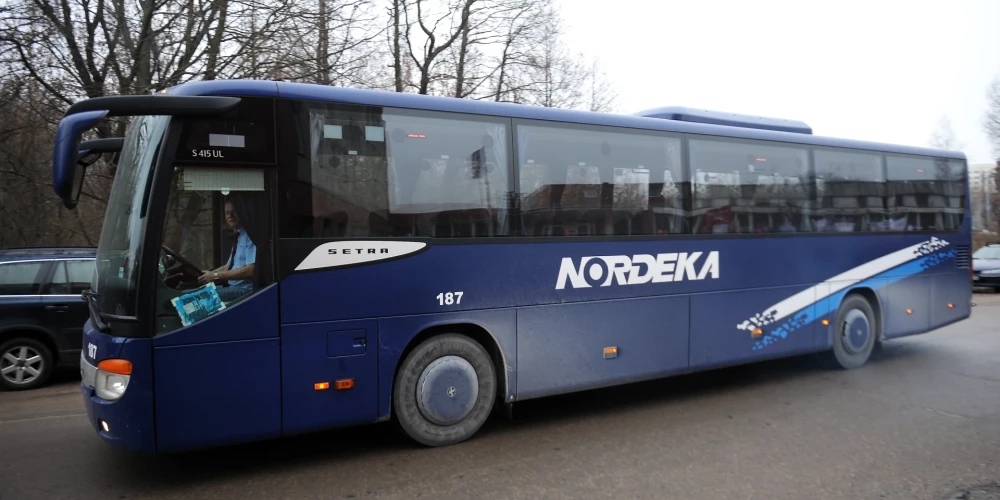 Autobuss pie starppilsētu pasažieru pārvadājumu uzņēmuma AS "Nordeka".