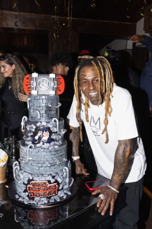 Reperis Lil Wayne savā 40. dzimšanas dienas ballītē aizvad'tiā gada septembrī.