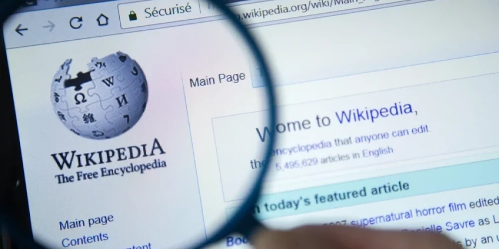 Суд в России оштрафовал "Википедию" за "военную дезинформацию"