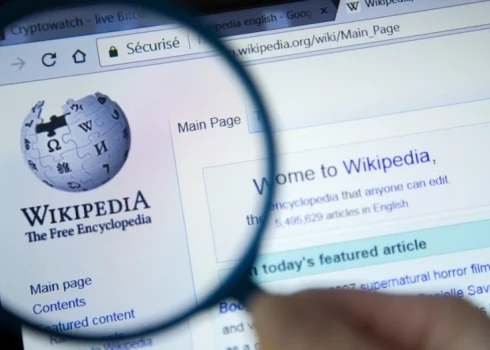 Суд в России оштрафовал "Википедию" за "военную дезинформацию"