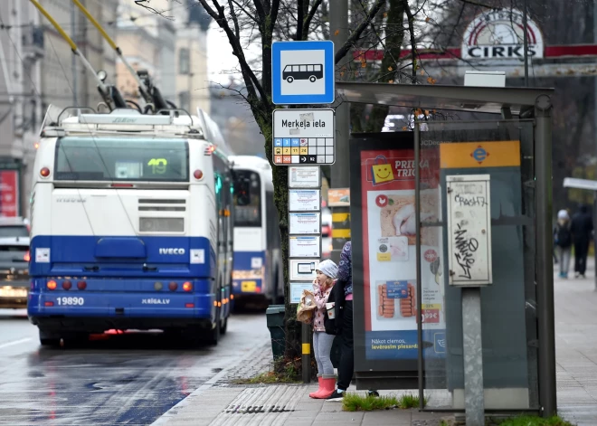 No piektdienas gaidāmas izmaiņas vairāku sabiedrisko transportu maršrutos