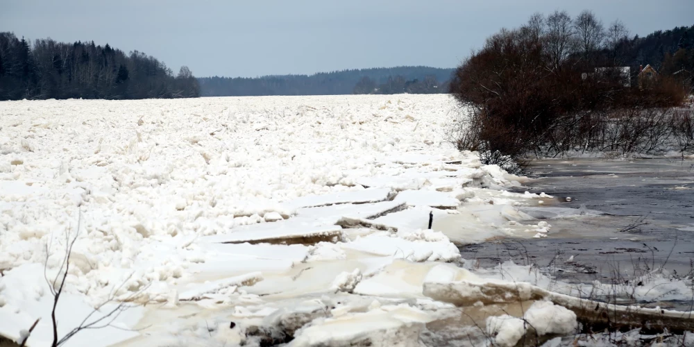 Жителей призывают следить за актуальной информацией о возможной угрозе затопления территорий.
