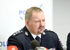 Kāds policists pametis darbu "nacisma vadībā" dēļ: Ruks komentē likumsargu lojalitāti valstij