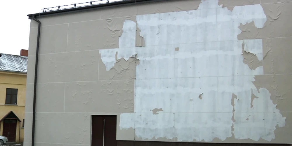 Sabiles jaunajam kultūras namam nolupusi fasāde