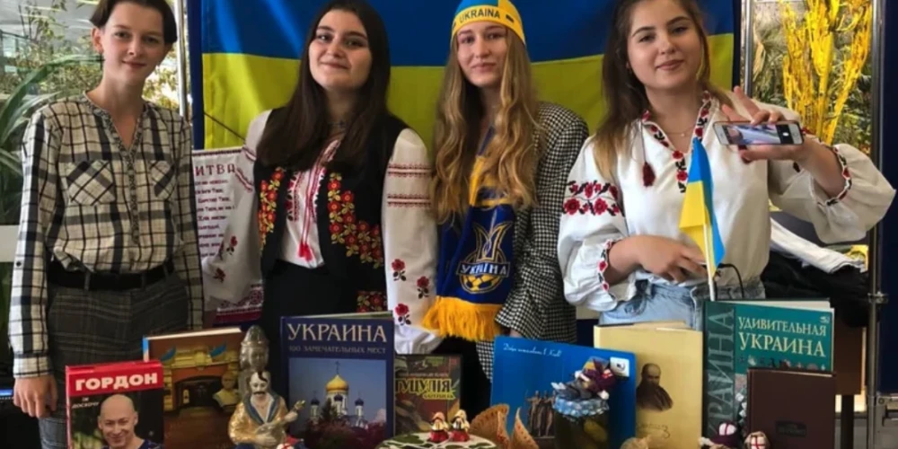 Z-патриоты обозлились на выставку украинской культуры: обидеть россиян может любой желто-синий предмет
