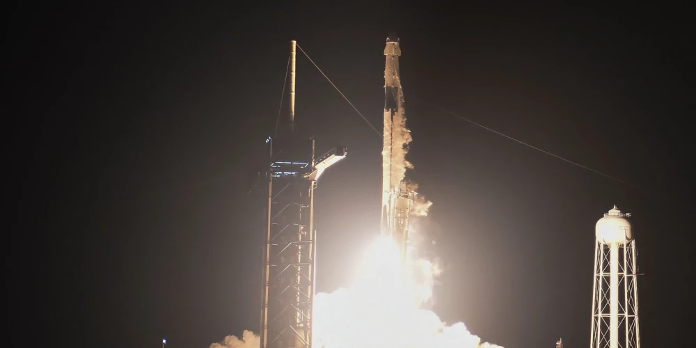"SpaceX" starts.