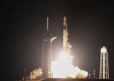 VIDEO: "SpaceX" kosmosa kuģis ar četriem astronautiem devies uz SKS