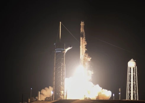 "SpaceX" starts.