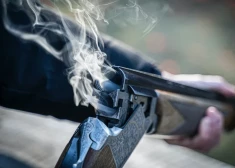 Вызвавший около часа ночи полицию мужчина утверждал, что искал свое охотничье ружье несколько часов и не мог его найти.