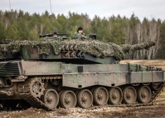 Polija plāno tuvākajās nedēļās piegādāt Ukrainai vēl vairākus tankus "Leopard 2"