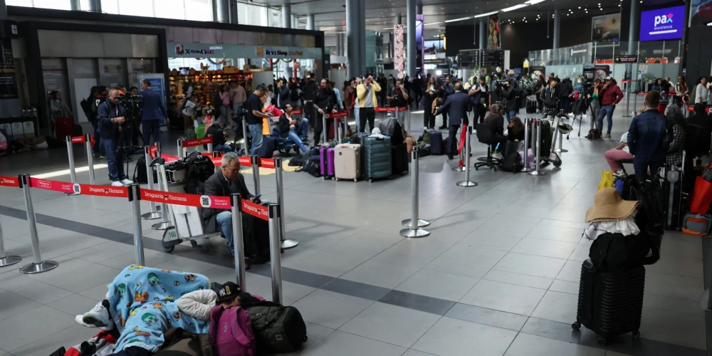 Krievijas pilsonis uz vairākiem mēnešiem iestrēdzis Dienvidkorejas lidostā 