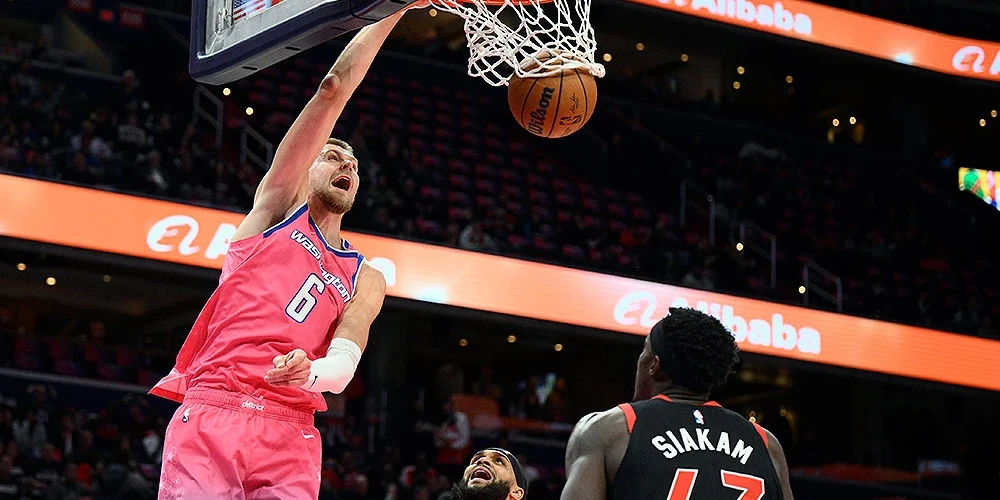 Kristaps Porziņģis ar 25 gūtajiem punktiem bija otrs rezultatīvākais Vašingtonas komandā.