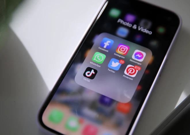Ministrijas aicina darbiniekus neizmantot "TikTok" darba ierīcēs