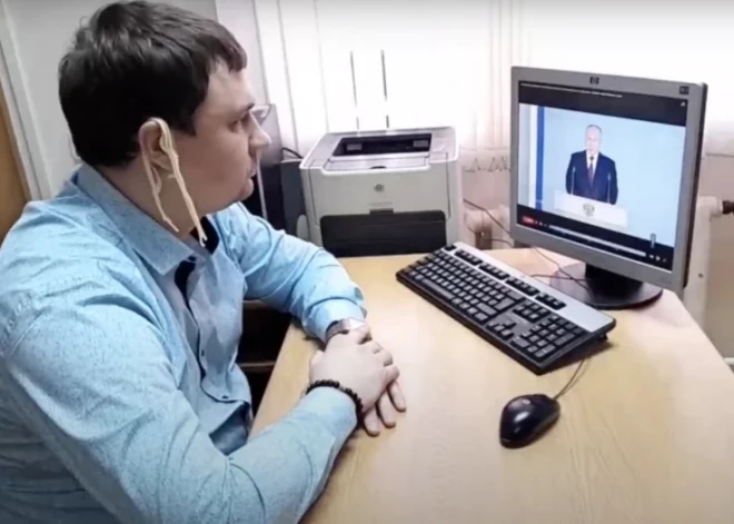 "За то самое видео": слушавшего Путина с лапшой на ушах депутата будут судить в России