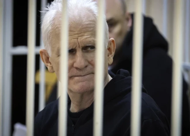 Лауреат Нобелевской премии Алесь Беляцкий приговорен к 10 годам колонии в Беларуси