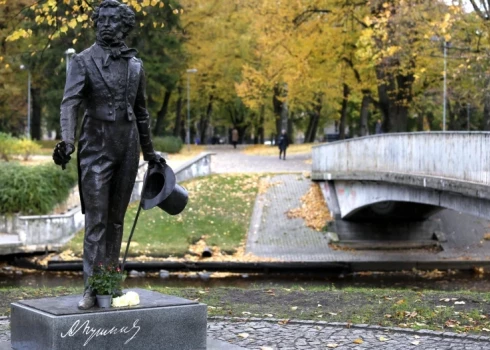 В Риге демонтируют памятники Пушкину, Келдышу и Упитсу