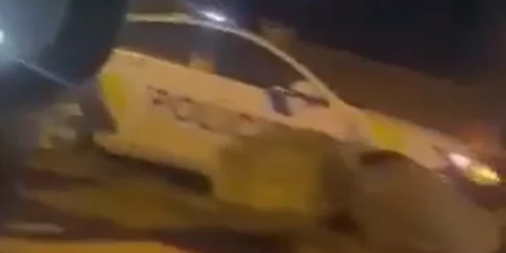 Policijas automašīnas avārijas vieta Liepājā (ekrānuzņēmums)