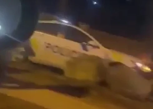 Policijas automašīnas avārijas vieta Liepājā (ekrānuzņēmums)