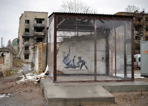 Ukrainā īpaši sargā Benksija ielu mākslu