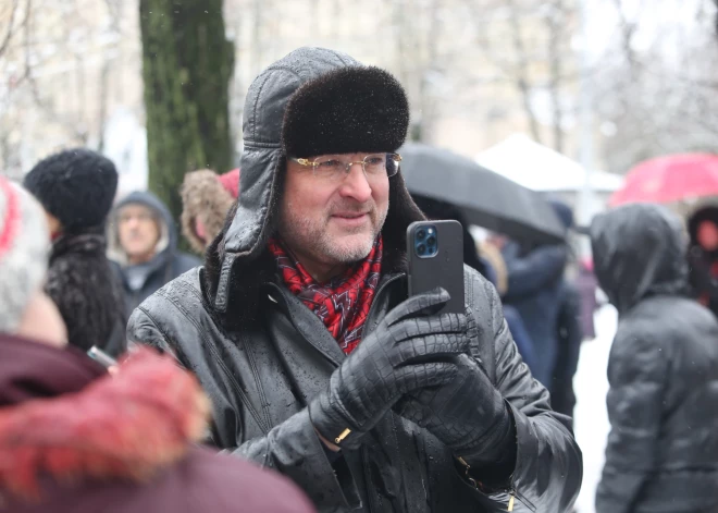 Saeimā, bet ar nesmukumiem biznesā. Aināra Šlesera atgriešanās vēsture