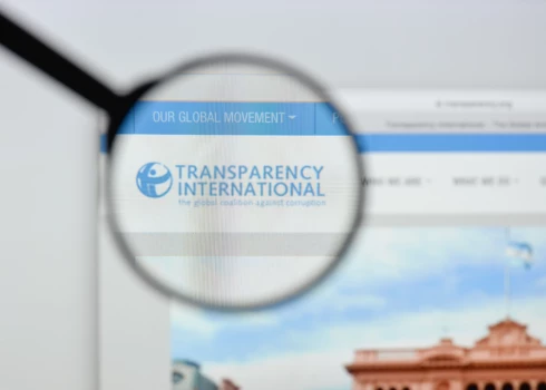   "Вмешивается во внутренние дела": Transparency International признана "нежелательной" в России
