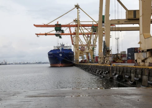 Издание: санкции поставили под вопрос выживание латвийских портовых компаний
