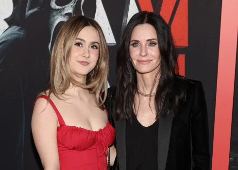 Aktrise Kortnija Koksa ar 18 gadus veco meitu Koko.