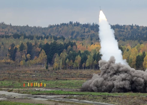 С помощью таких бомб и усовершенствованных артиллерийских боеприпасов Украина надеется получить преимущество в боях с Россией на востоке страны. 