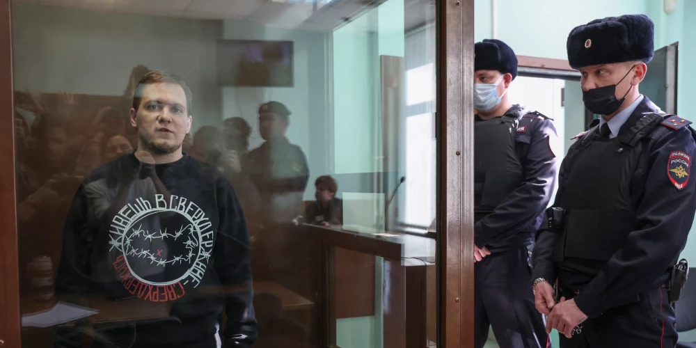 Blogerim Krievijā par armijas "nomelnošanu" piespriež astoņarpus gadus cietumā