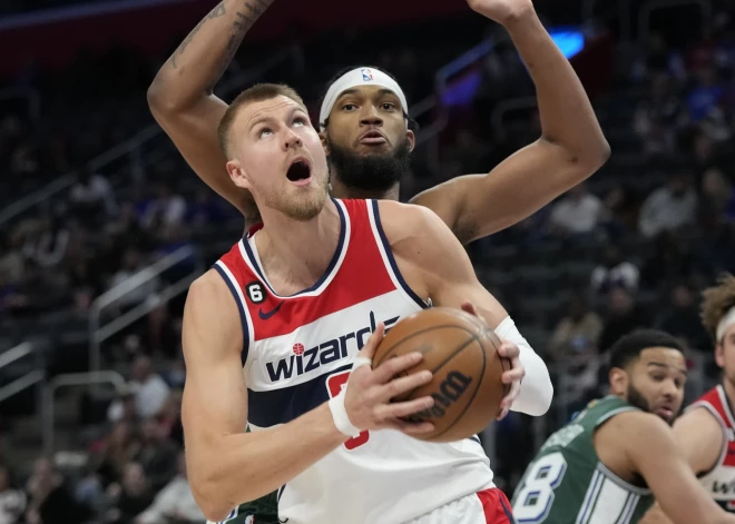 Porziņģa 24 punkti palīdz "Mavericks" izbraukumā pieveikt novājināto "Pistons"