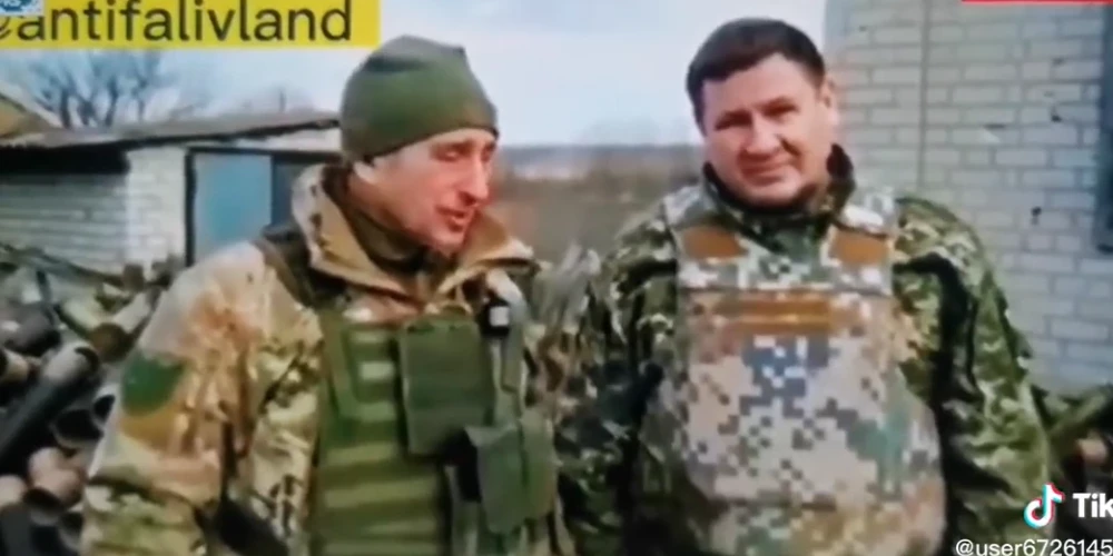 VIDEO: Krievijas TV atrāda Helmani ar ložmetēju un sauc viņu par “krievu šāvēju”