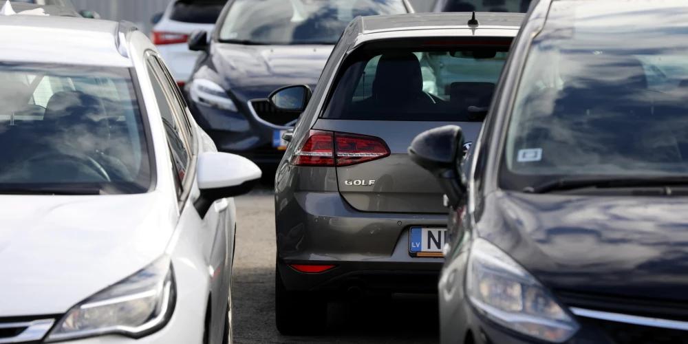 Ārzemēs iegādātu auto Latvijā tālāk nedrīkstēs pārdot 30 dienas