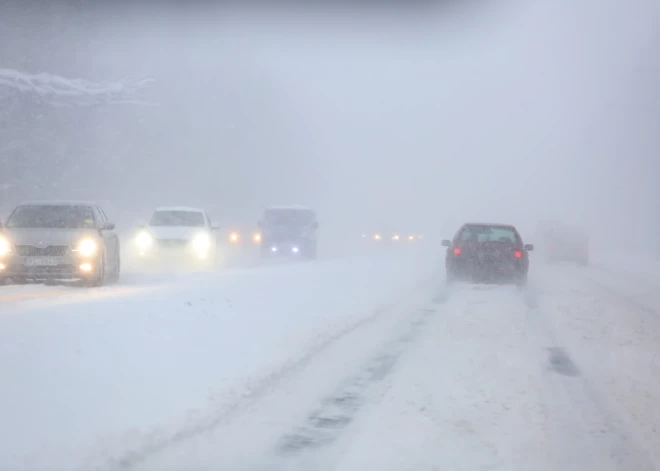 Īpaši apgrūtināti braukšanas apstākļi uz Ventspils šosejas