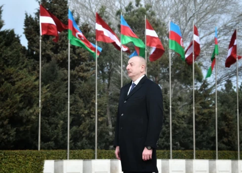 Алиев: Азербайджан скоро начнет экспортировать в Европу "зеленую" энергию