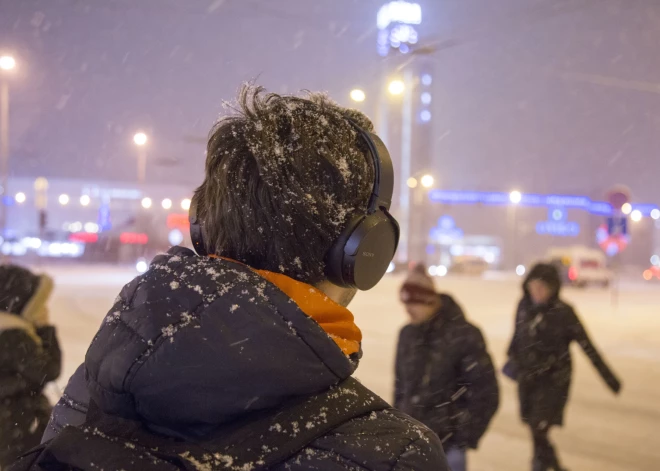 Uzmanību! Tuvākajās stundās Rīgā gaidāms spēcīgs putenis