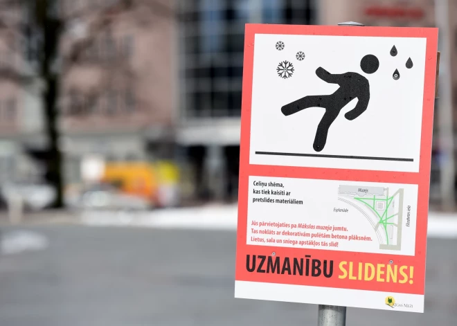 Diennakts laikā būtiski pieaudzis traumu skaits slideno laikapstākļu dēļ