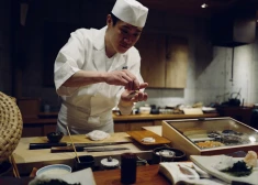 В Японии рестораны страдают от "суши-терроризма"