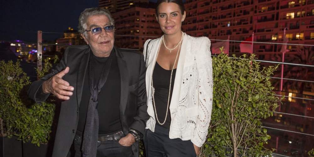 Mazuli sagaidījuši 82 gadus vecais modes guru Roberto Kavalli un viņa mīļotā modele Sandra; šis viņam ir sestais bērns