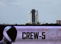 Pēc pusgada kosmosā, "SpaceX" kapsulu pametuši četri astronauti