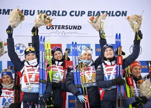 Norvēģijas kvartets uzvar Pasaules kausa biatlonā 4x6 kilometru stafetē; kopvērtējumā uzvar Francija