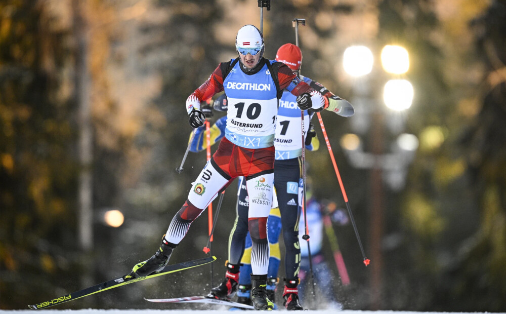 Latvijas kvartets Pasaules kausa biatlonā 4x7,5 kilometru stafetē ieņem 20.vietu; kopvērtējumā uzvar Norvēģija