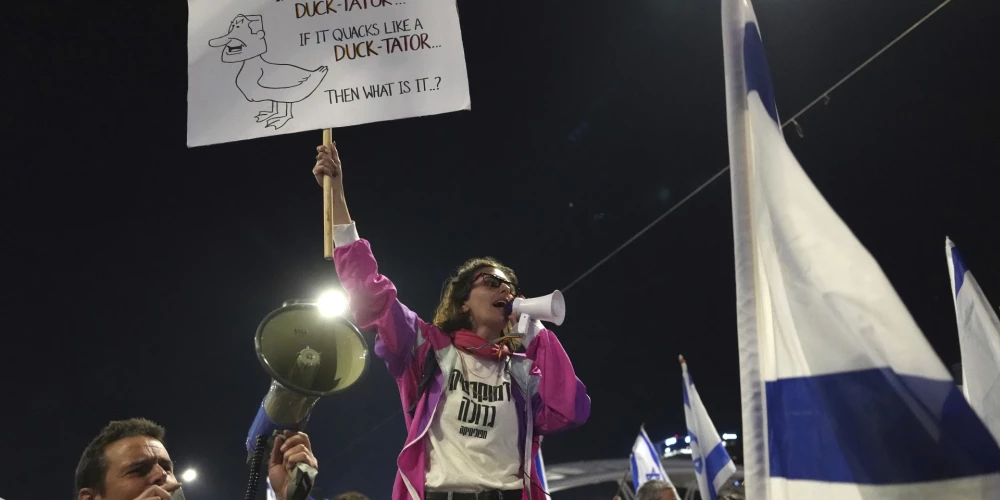 Izraēlā vērienīgi protesti pret tieslietu reformu