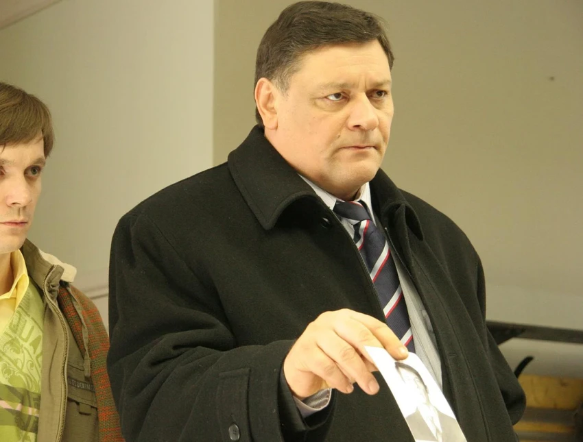 Артист мхт дмитрий назаров. Кухня сериал назаров. Виктор назаров актер. Что случилось с назаровым. Дми́трий ю́рьевич наза́ров.